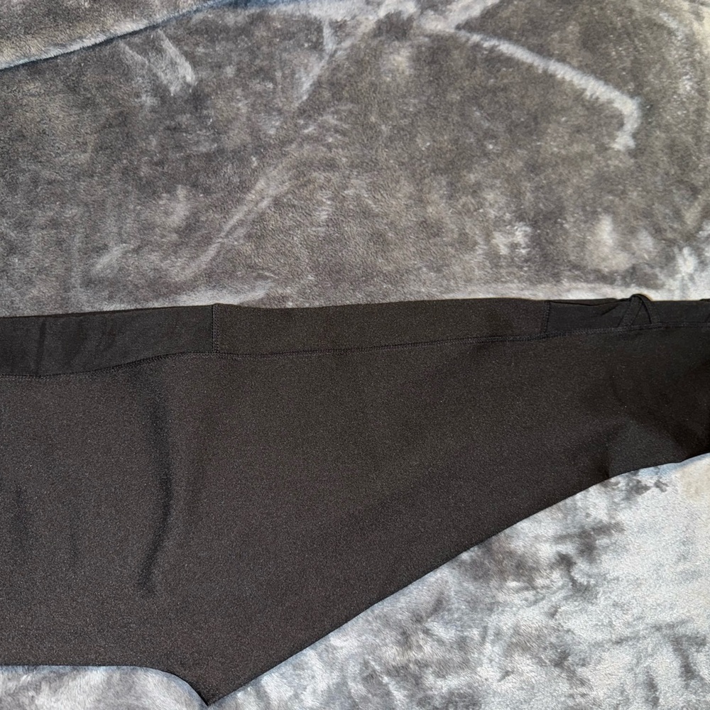 POP Fit Black Leggings - Picture 3 of 3